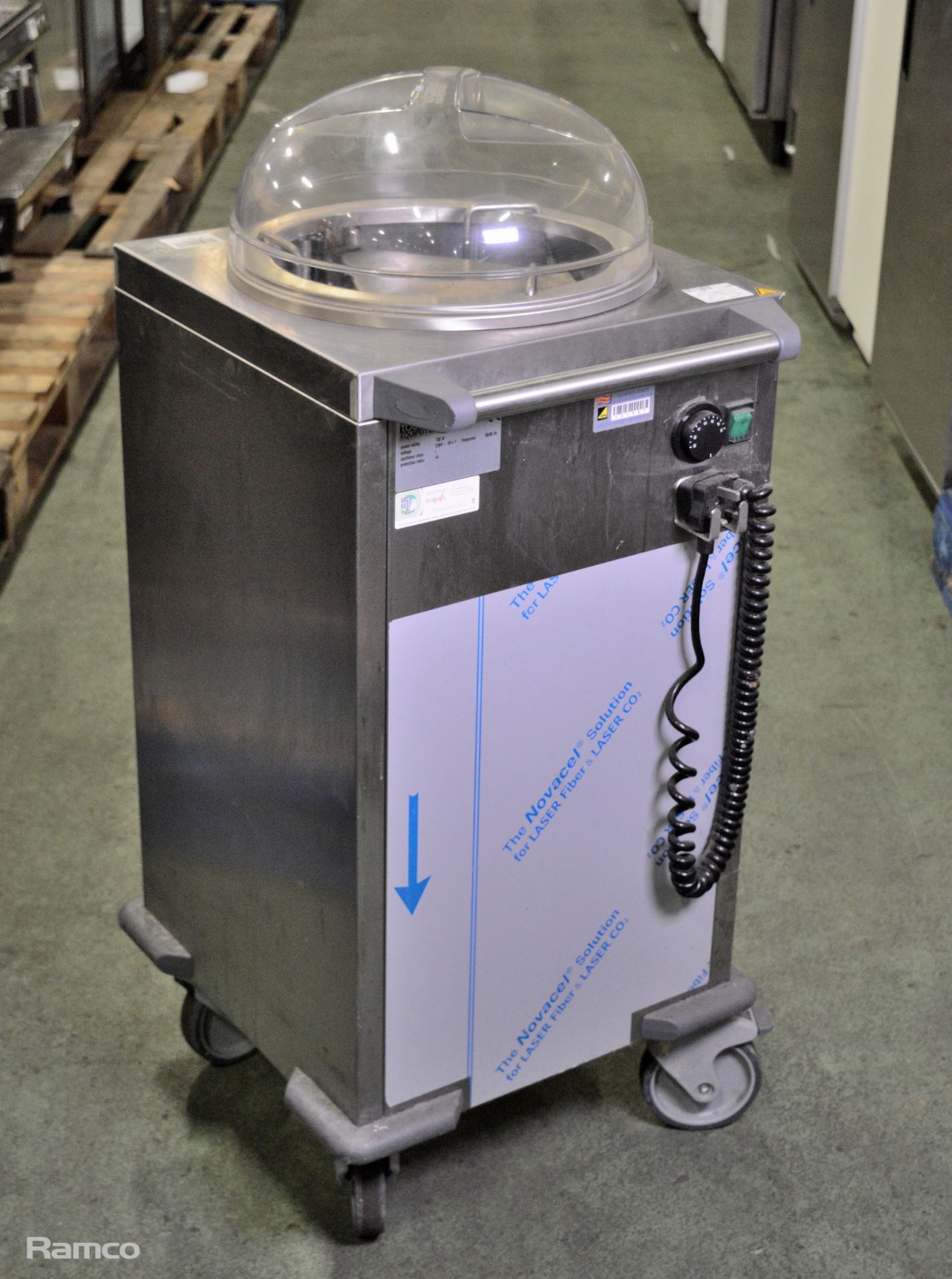 Tournus Equipment Chariot Niveau Constant Single Stack Mobile Heated Plate Dispenser 44x54x108cm