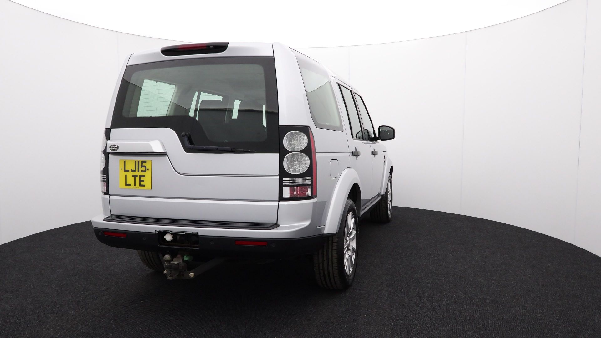 Land Rover Discovery SDV6 SE - 2015 - Automatic - Diesel - 2993cc 6 Cylinder engine - LJ15 LTE - Image 34 of 44