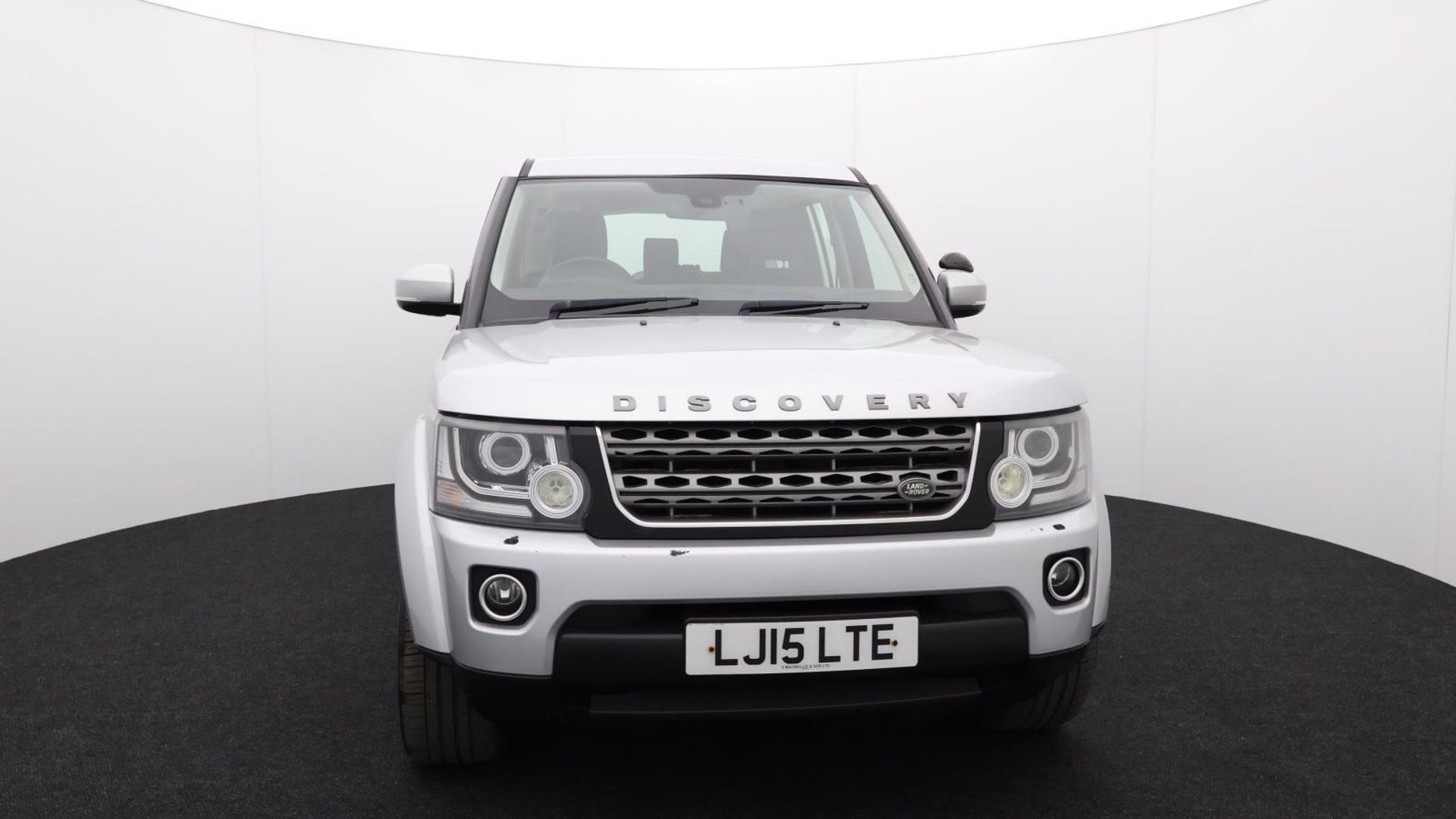 Land Rover Discovery SDV6 SE - 2015 - Automatic - Diesel - 2993cc 6 Cylinder engine - LJ15 LTE - Image 6 of 44