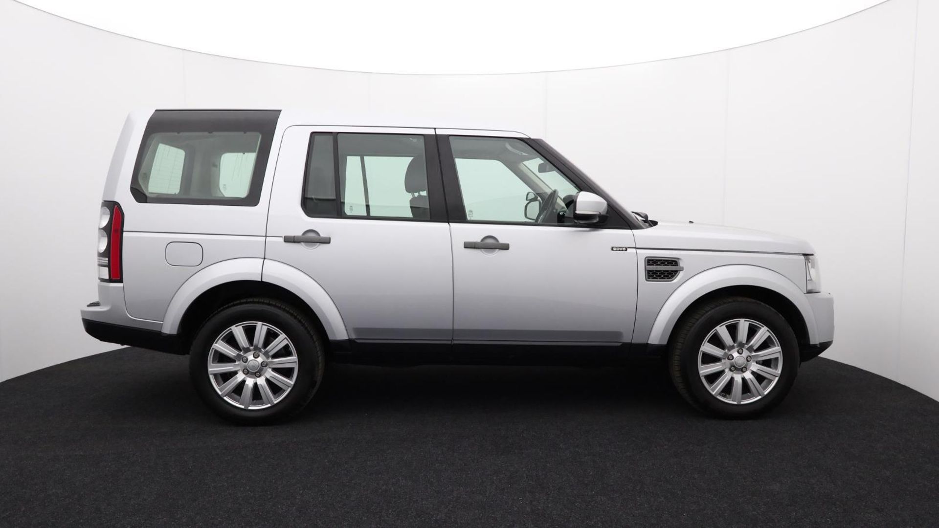 Land Rover Discovery SDV6 SE - 2015 - Automatic - Diesel - 2993cc 6 Cylinder engine - LJ15 LTE - Image 10 of 44