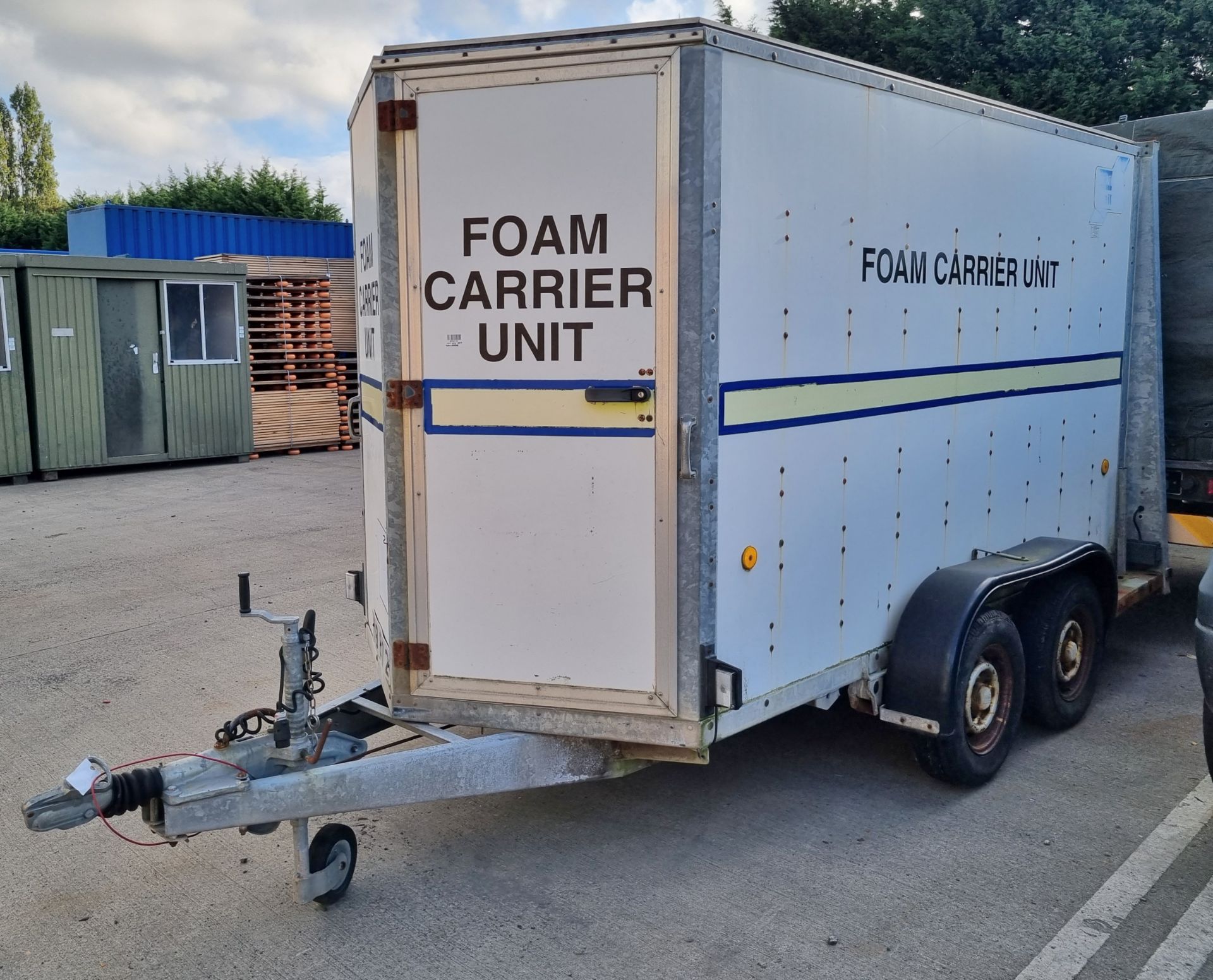 Ifor Williams E*11 twin axle enclosed box trailer - trailer dimensions: 460x200x230cm