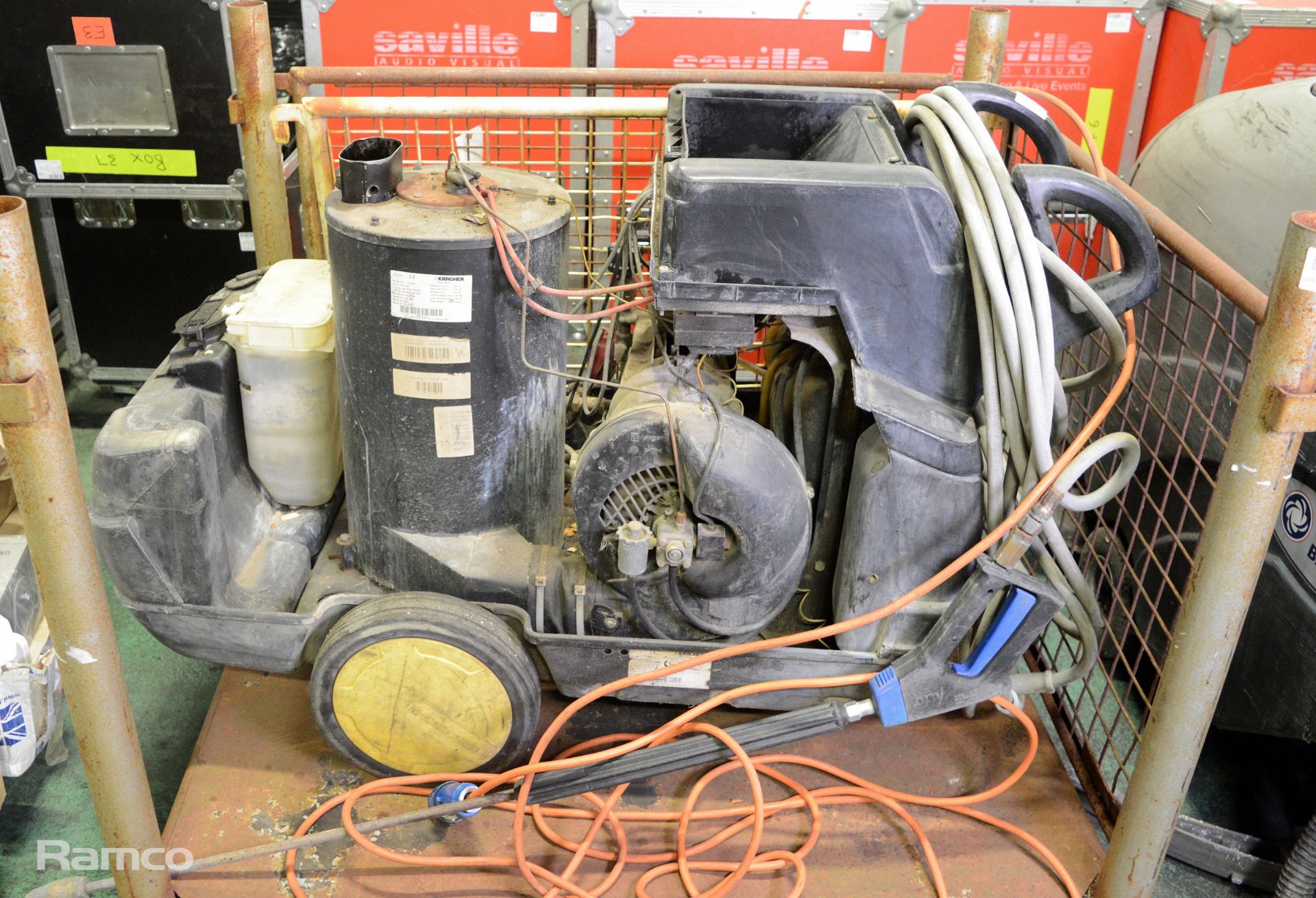 Karcher HDS 745 hot & cold 240v pressure washer/steam cleaner - some slight damage to top - Image 4 of 6