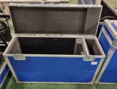 Flight case with foam padding and 2 compartments - case dimensions: 87x31x55cm