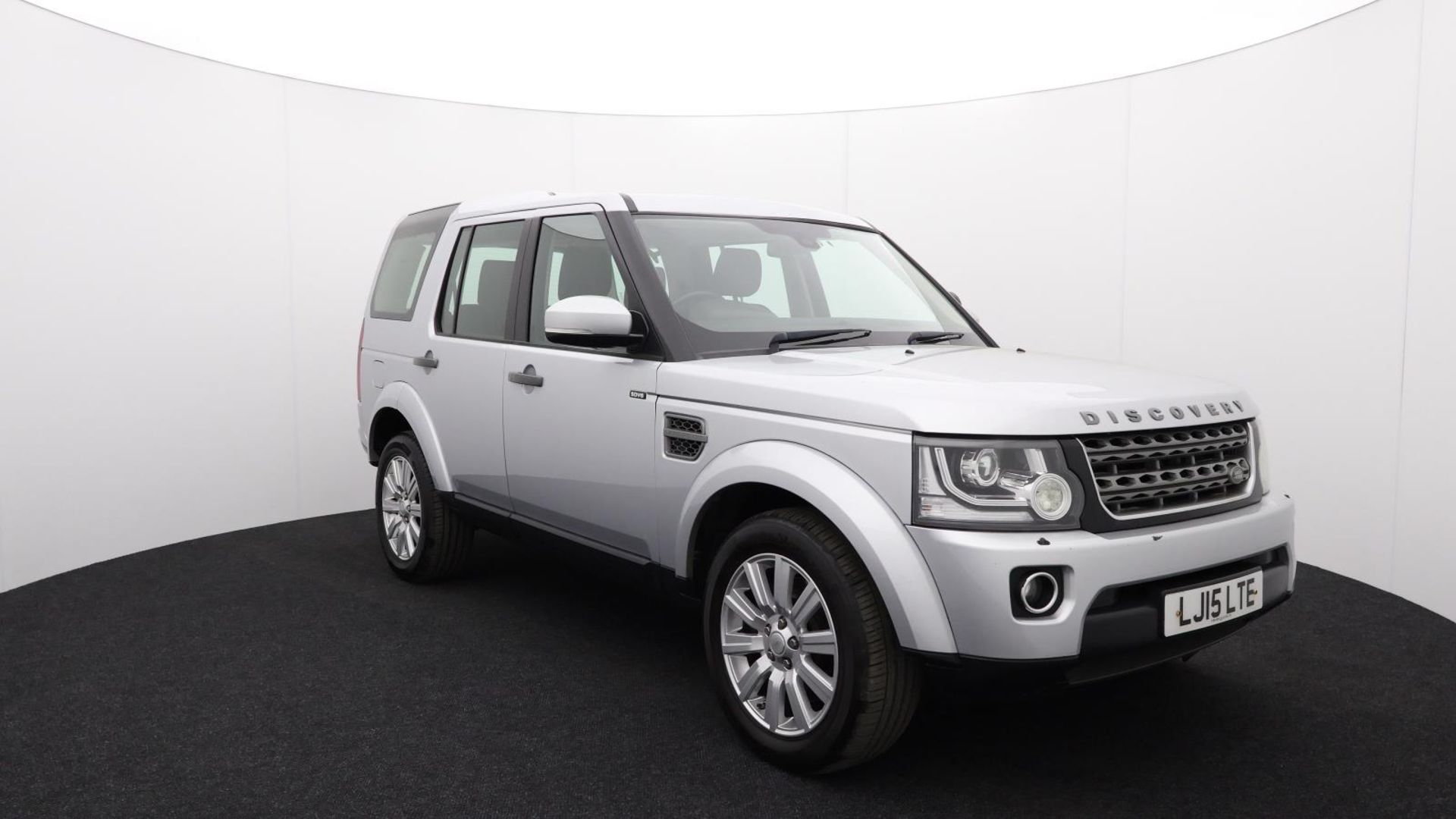 Land Rover Discovery SDV6 SE - 2015 - Automatic - Diesel - 2993cc 6 Cylinder engine - LJ15 LTE - Image 8 of 44