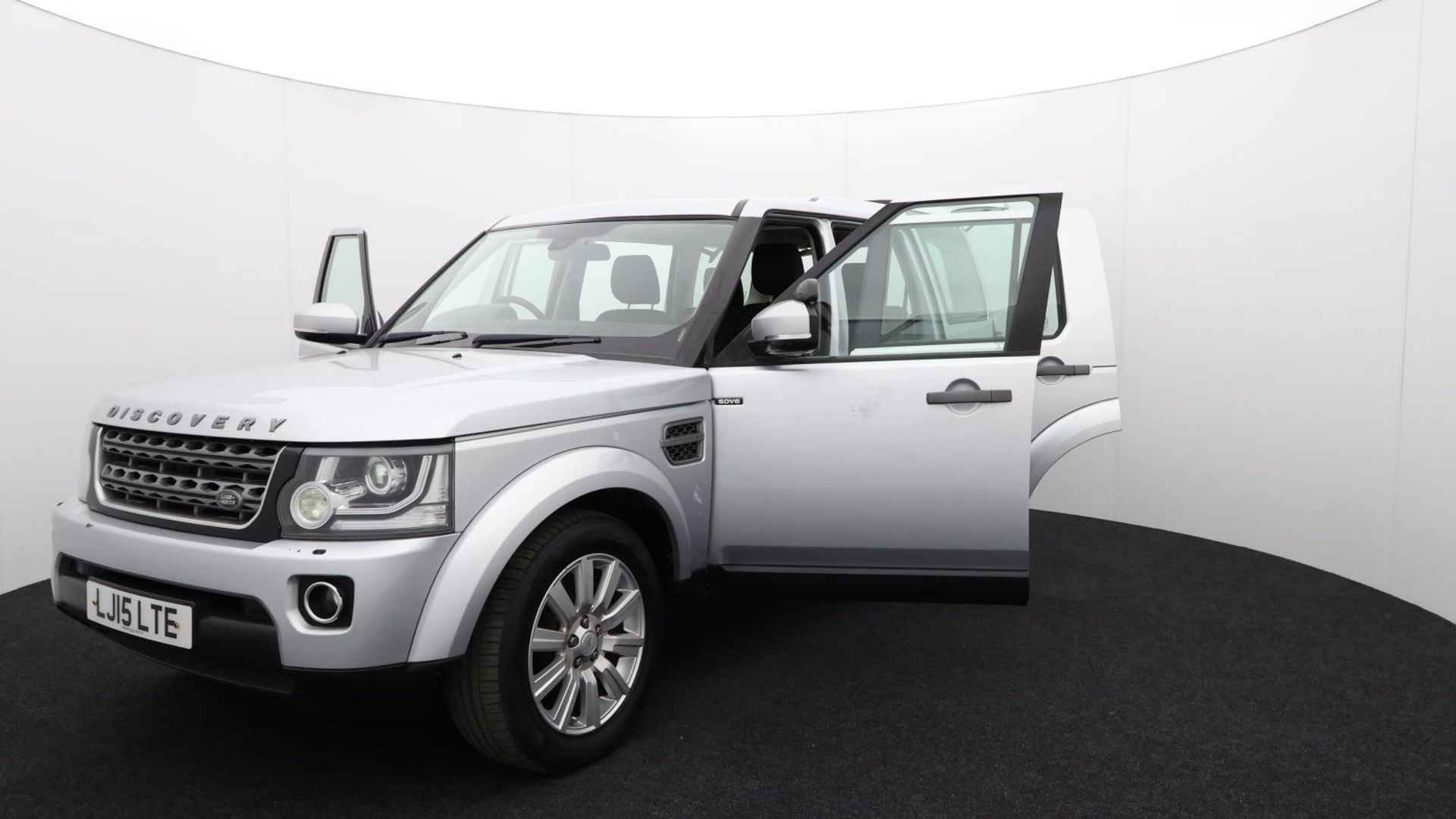 Land Rover Discovery SDV6 SE - 2015 - Automatic - Diesel - 2993cc 6 Cylinder engine - LJ15 LTE - Image 2 of 44