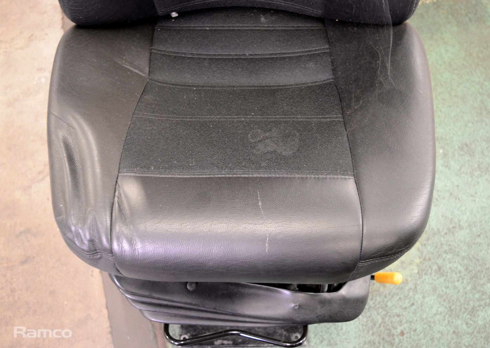 2x Leather Captains chair - adjustable L46 x W52 x H110Cm - Image 5 of 8