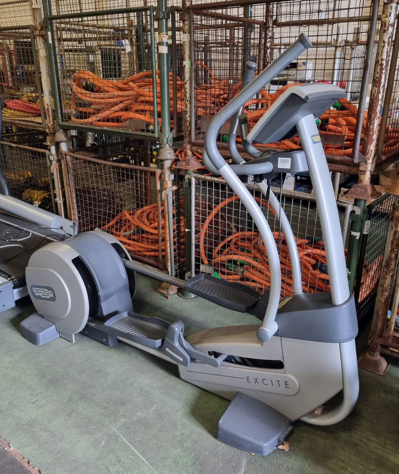 Technogym cross trainer - 205x75x165cm - Image 3 of 4