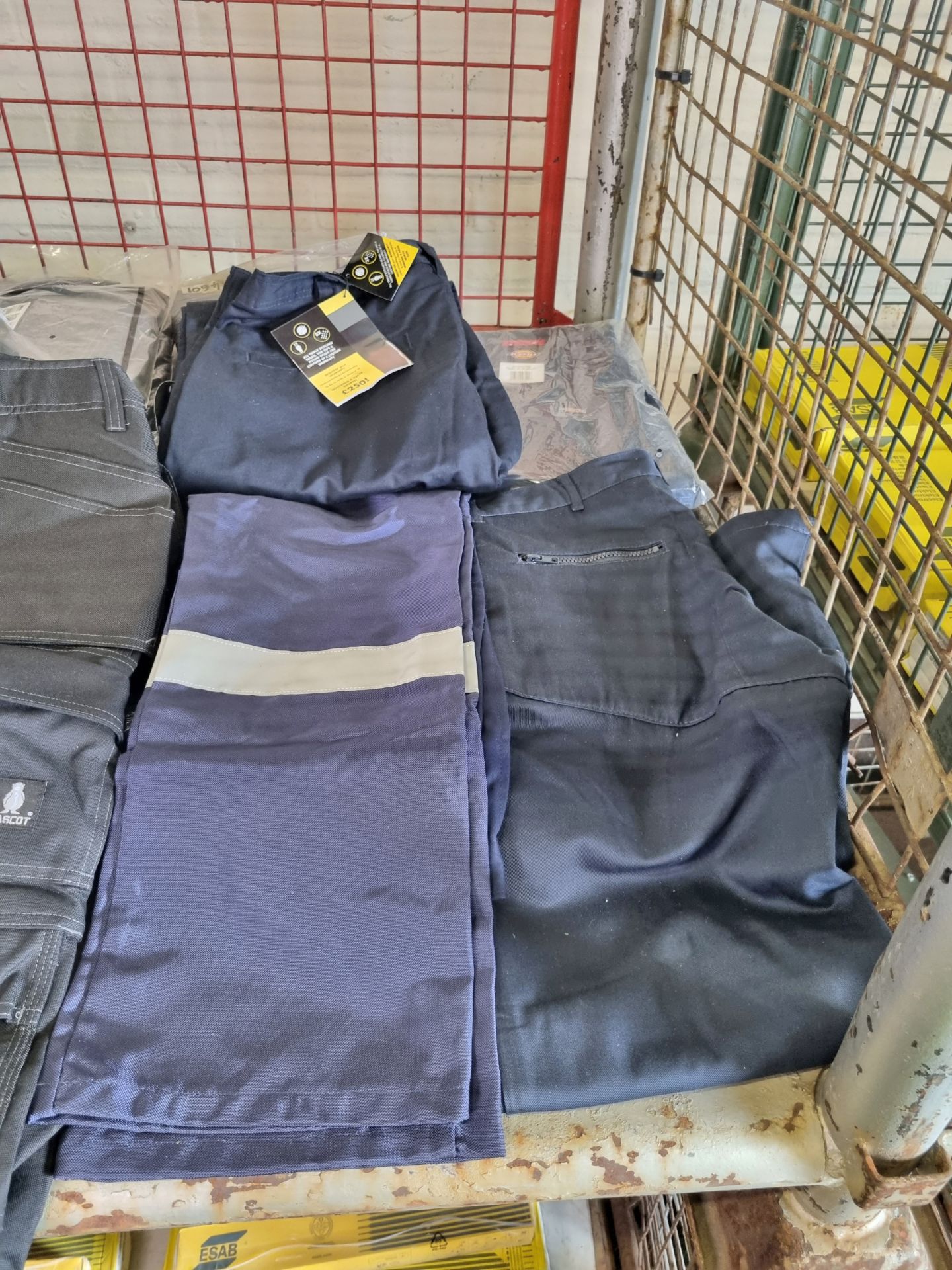 Assorted workwear & dungarees - various sizes - approx 25 pairs - Bild 2 aus 7