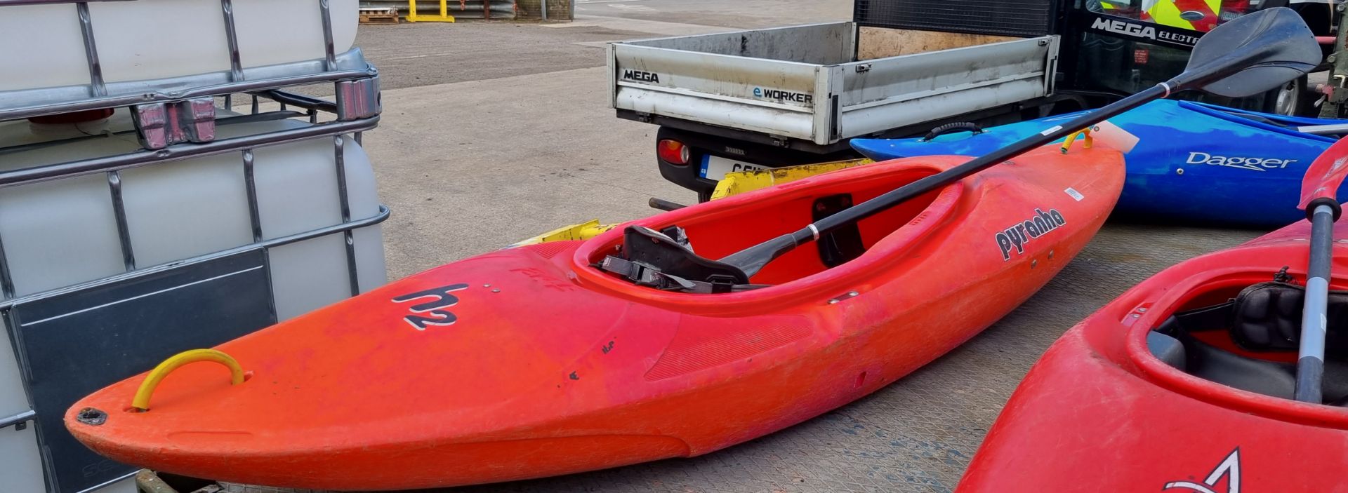 Red Pyranha H2 245 kayak, Ainsworth K90 kayak paddle - Image 2 of 3