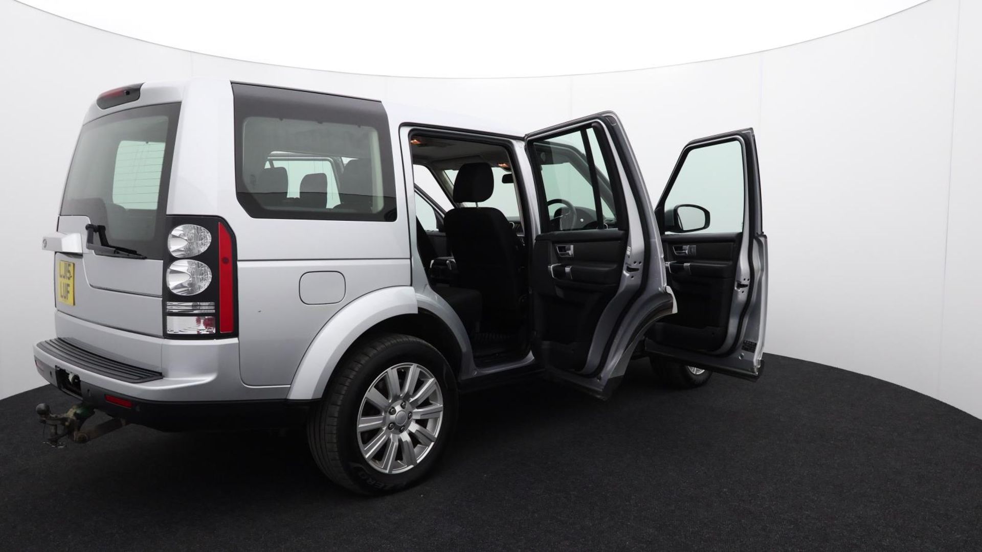 Land Rover Discovery SDV6 SE - 2015 - Automatic - Diesel - 2993cc 6 Cylinder engine - LJ15 LUF - Image 11 of 42