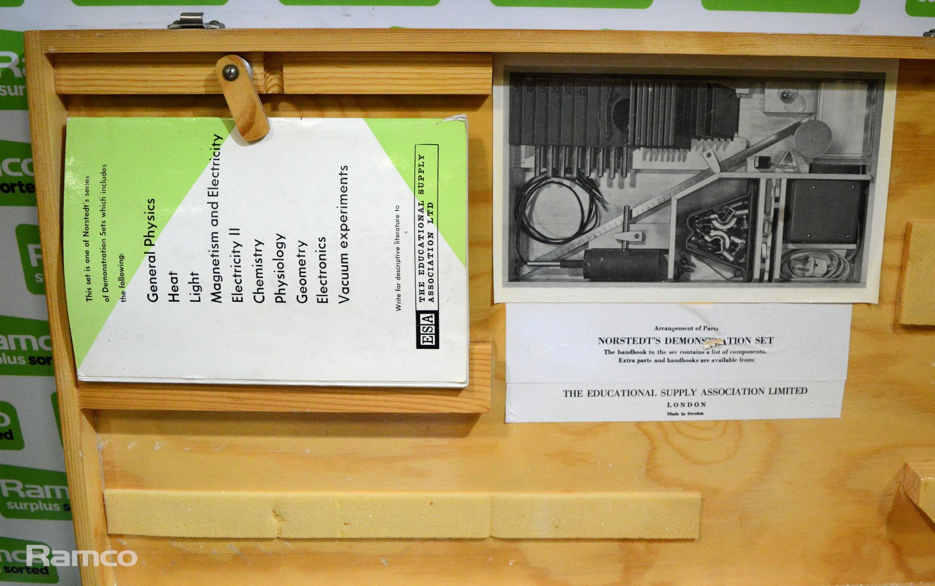 Norstedts demonstration light set in wooden case - Image 6 of 6