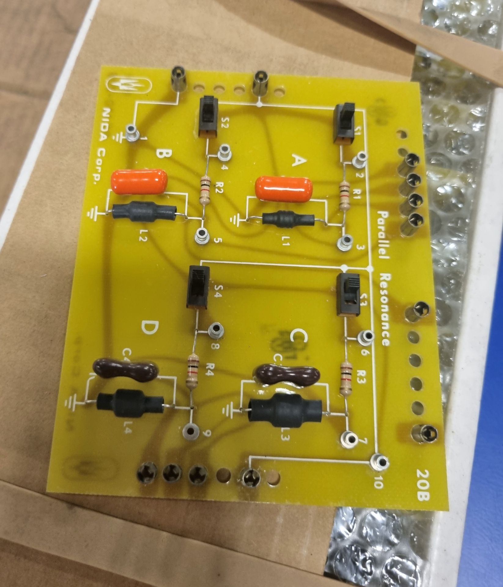 NIDA Corporation 130E console circuit trainer with circuit card and manuals - Image 4 of 5