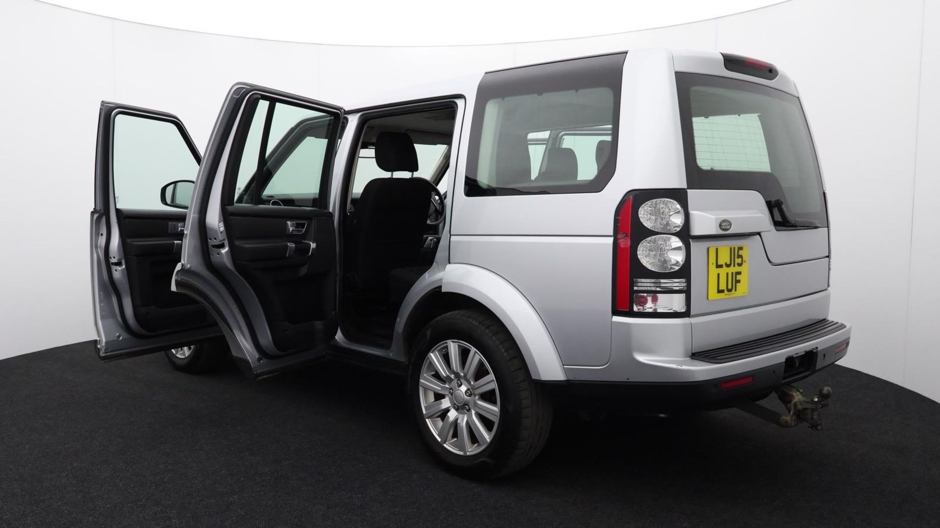 Land Rover Discovery SDV6 SE - 2015 - Automatic - Diesel - 2993cc 6 Cylinder engine - LJ15 LUF - Image 15 of 42