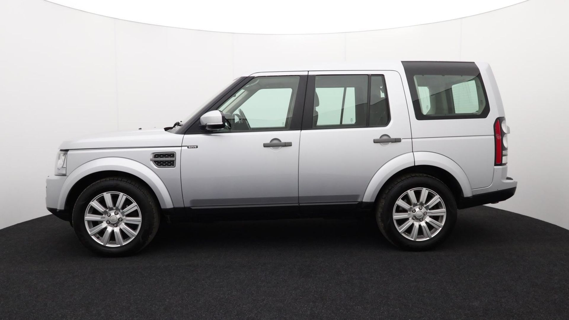 Land Rover Discovery SDV6 SE - 2015 - Automatic - Diesel - 2993cc 6 Cylinder engine - LJ15 LUF - Image 18 of 42