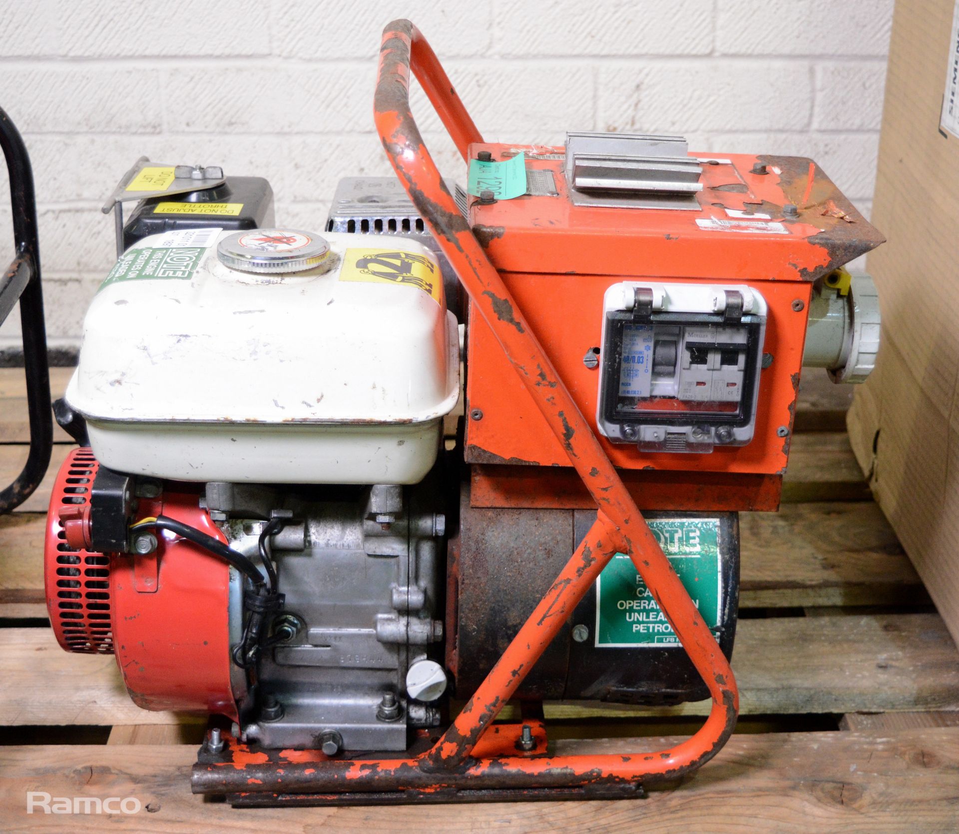 Honda petrol driven generator - 1.5KVA - 110V 50hz 13.6amps - Image 2 of 6