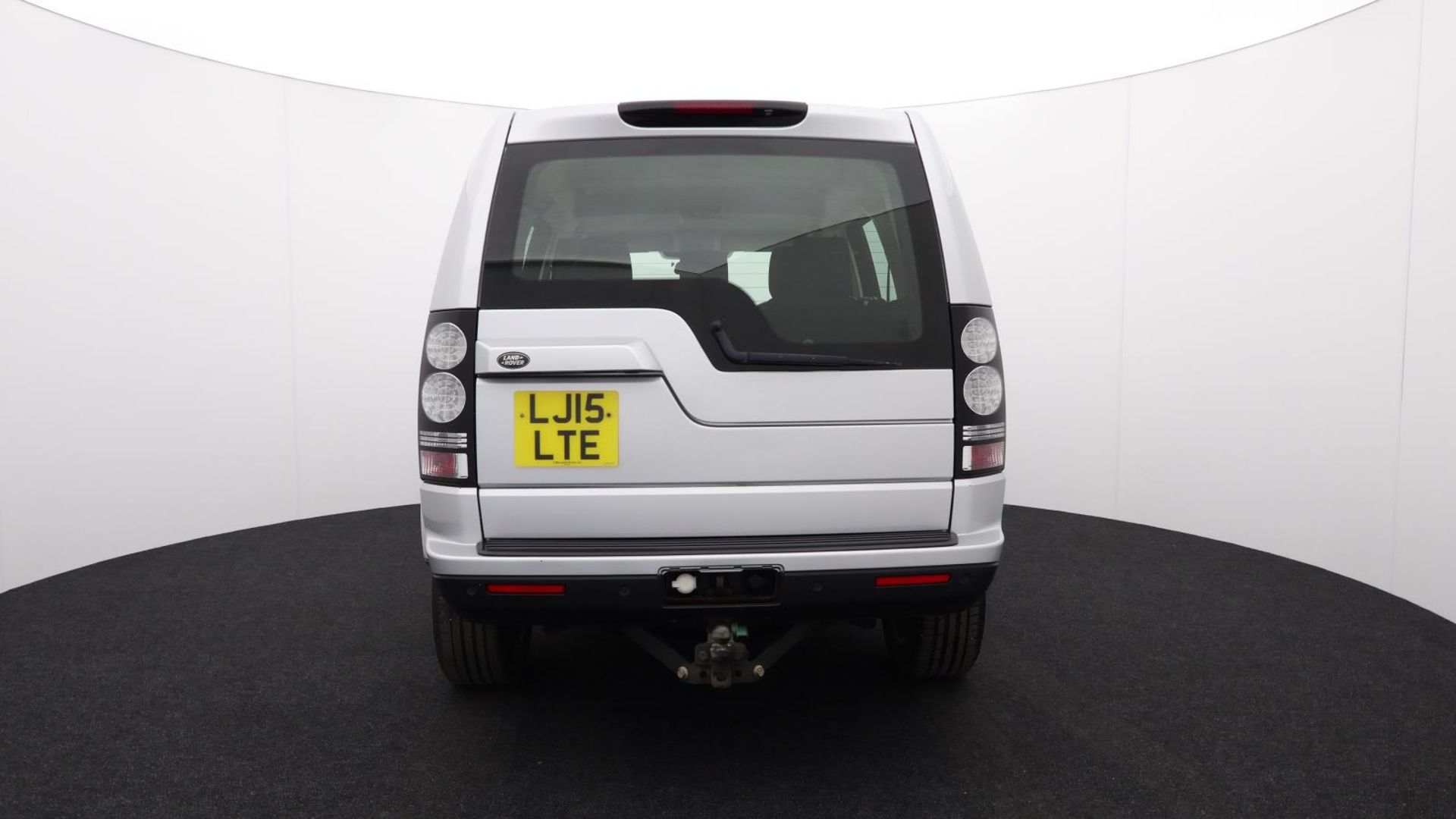 Land Rover Discovery SDV6 SE - 2015 - Automatic - Diesel - 2993cc 6 Cylinder engine - LJ15 LTE - Image 15 of 44