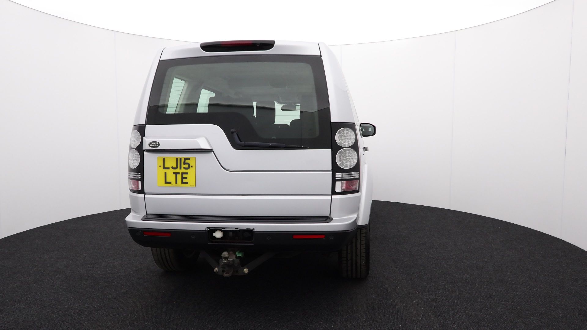 Land Rover Discovery SDV6 SE - 2015 - Automatic - Diesel - 2993cc 6 Cylinder engine - LJ15 LTE - Image 21 of 44