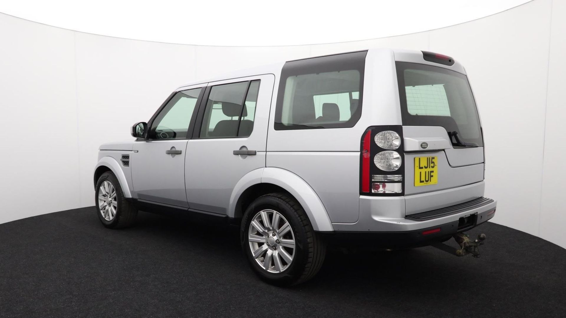 Land Rover Discovery SDV6 SE - 2015 - Automatic - Diesel - 2993cc 6 Cylinder engine - LJ15 LUF - Image 16 of 42