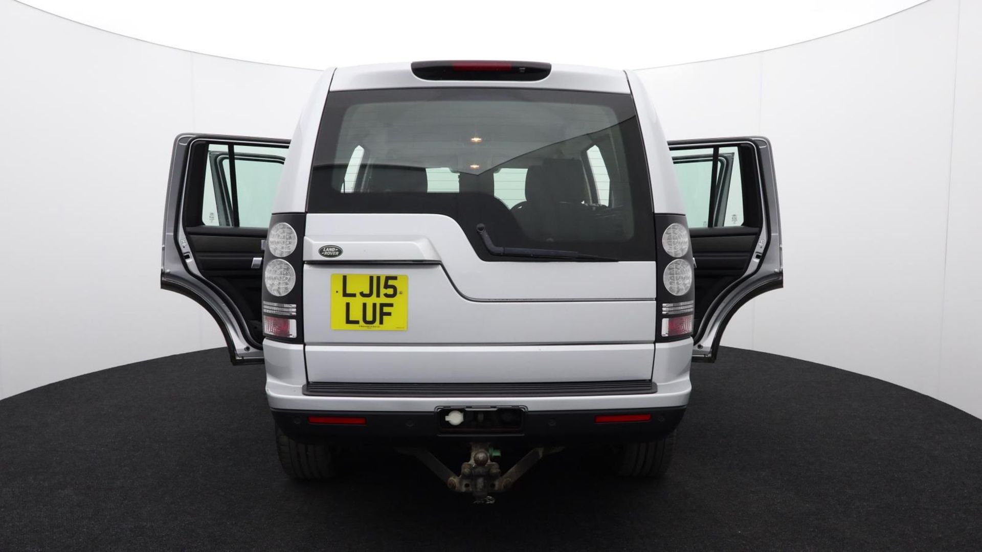 Land Rover Discovery SDV6 SE - 2015 - Automatic - Diesel - 2993cc 6 Cylinder engine - LJ15 LUF - Image 13 of 42