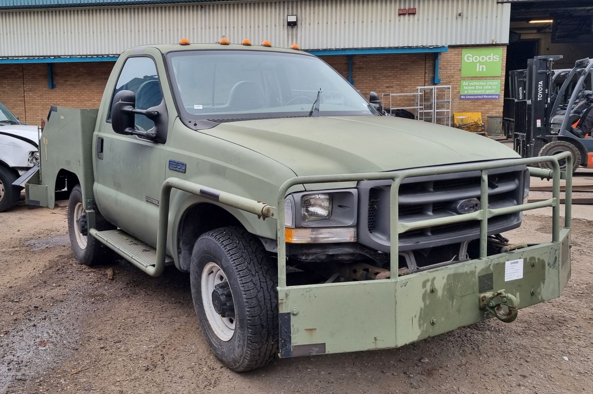Ford F-350 super duty - left hand drive - automatic with custom rear unit (towing) - mileage unknown - Image 2 of 19