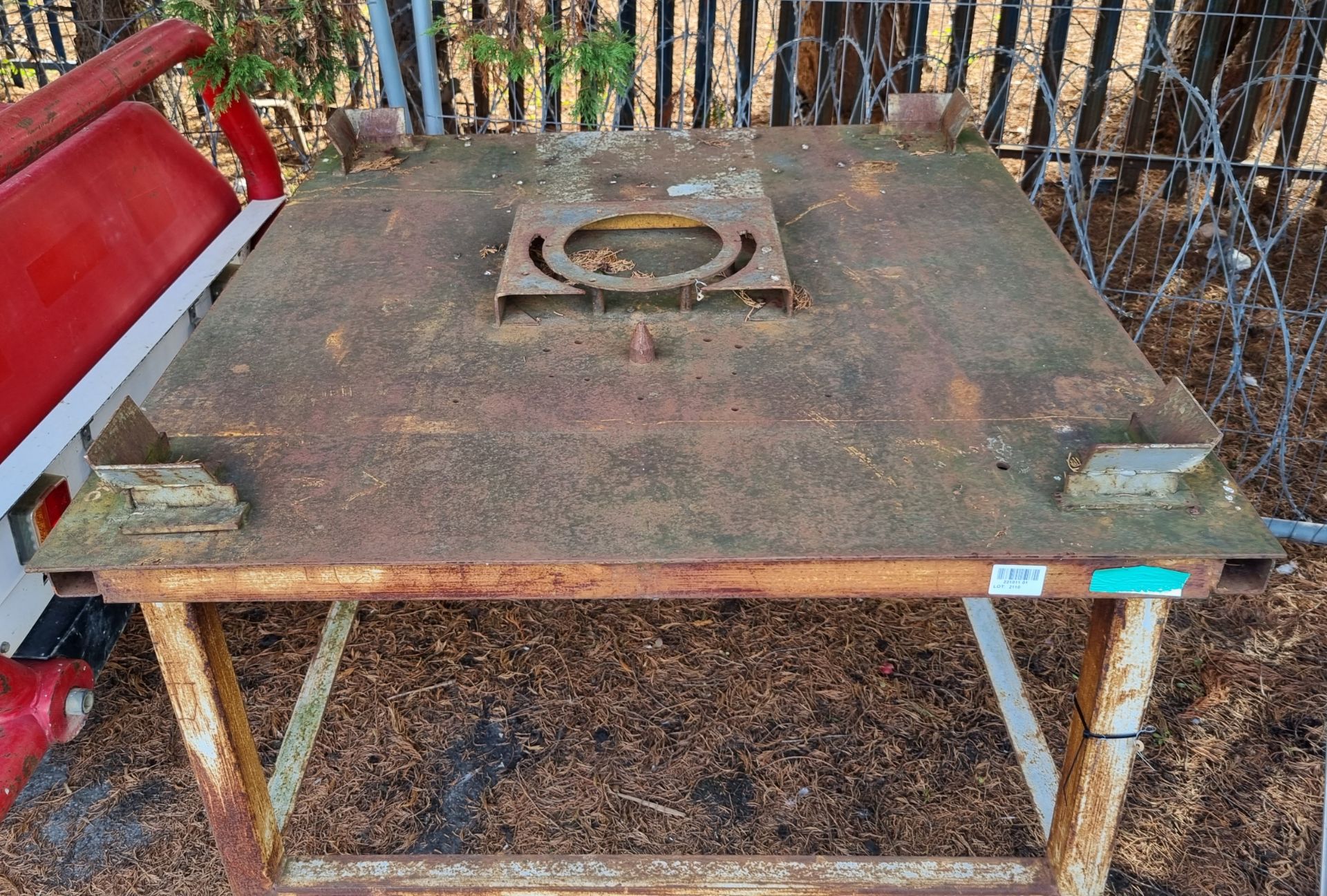 Large Steel Square Welding Table - 4ft x 4ft - Image 4 of 4