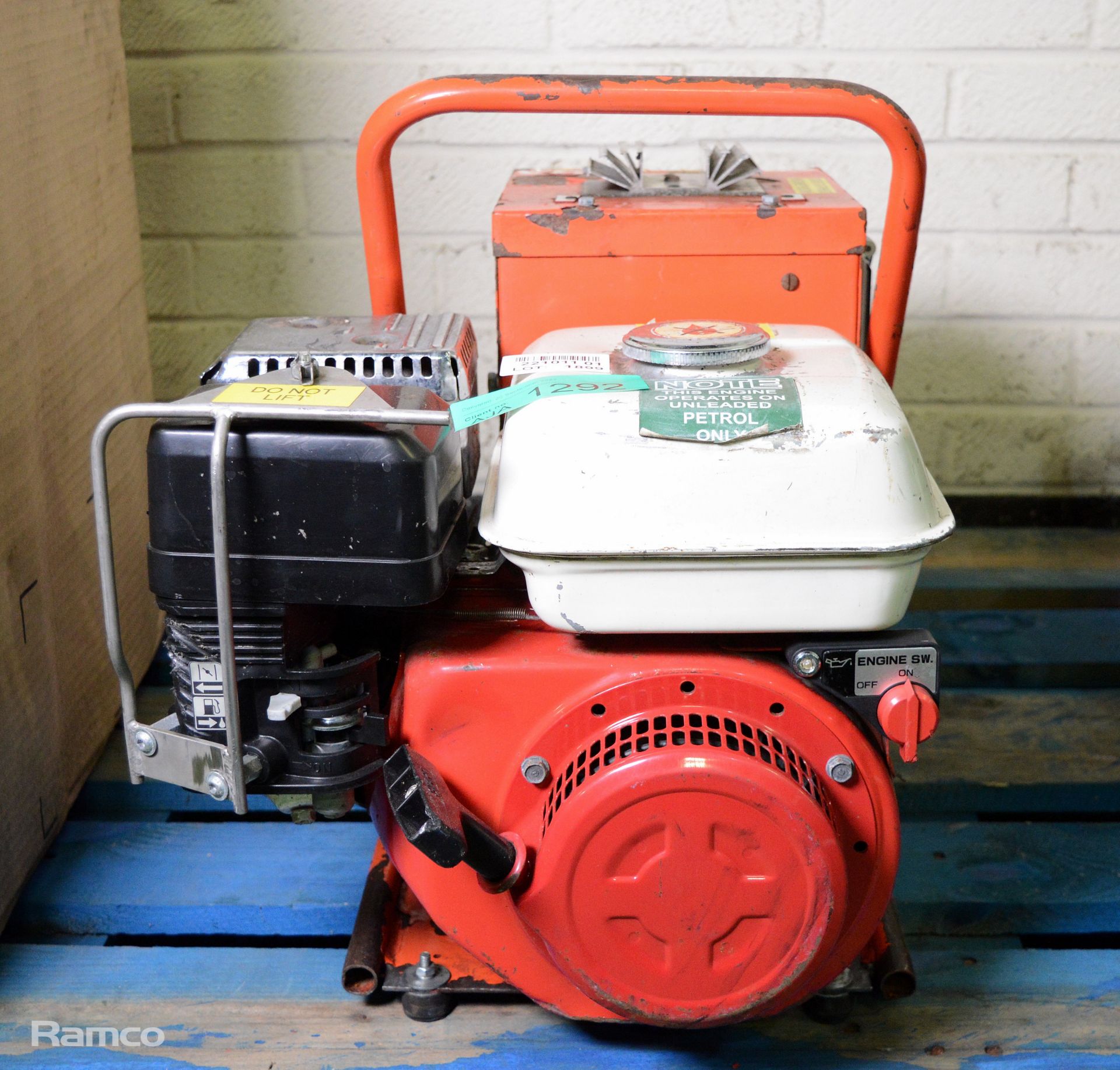 Honda petrol driven generator - 1.5KVA - 110V 50hz 13.6amps - Image 6 of 6