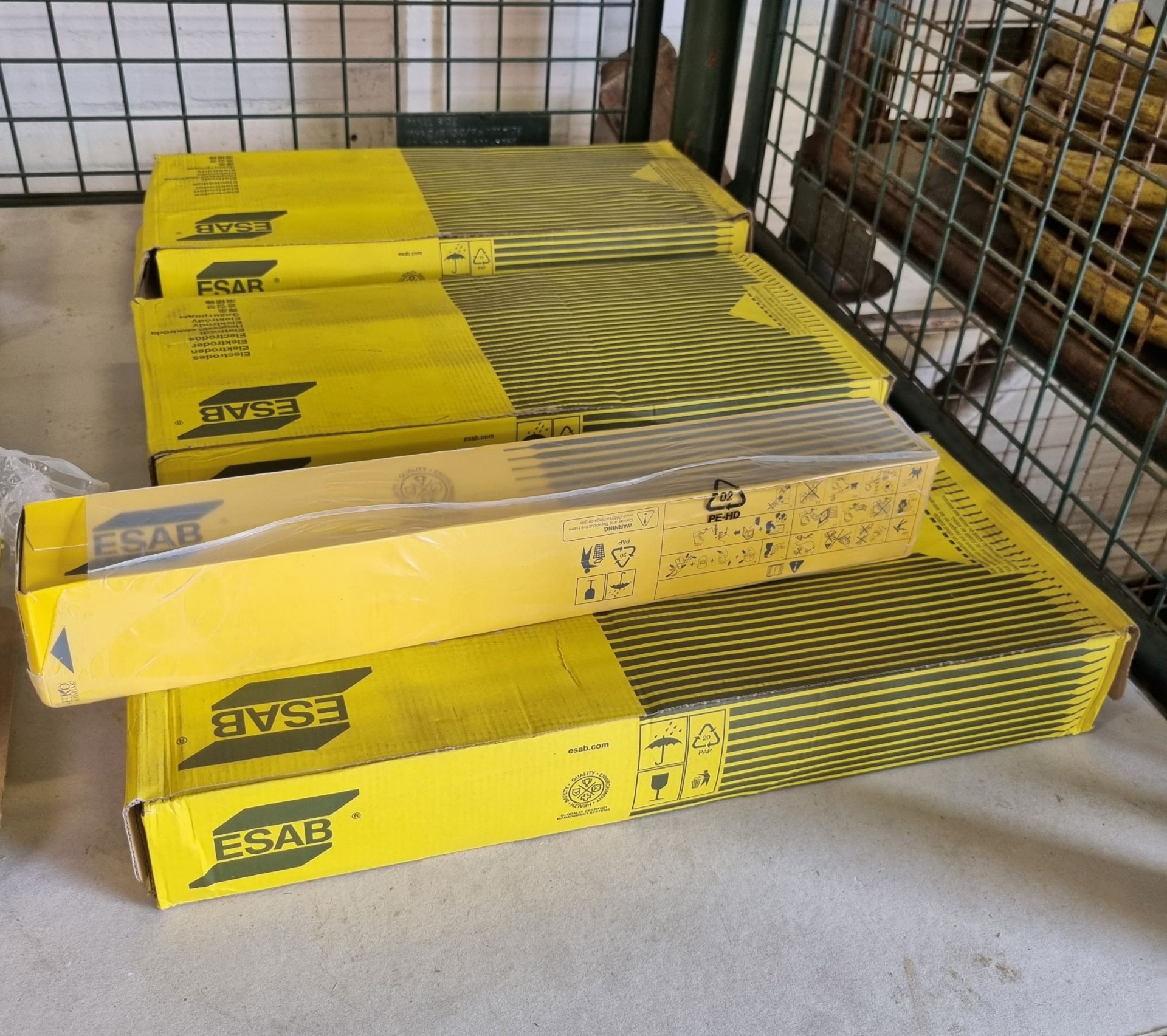 ESAB Welding rods - 4.0 x 450mm 21.3 kg - 6 boxes - Image 3 of 4