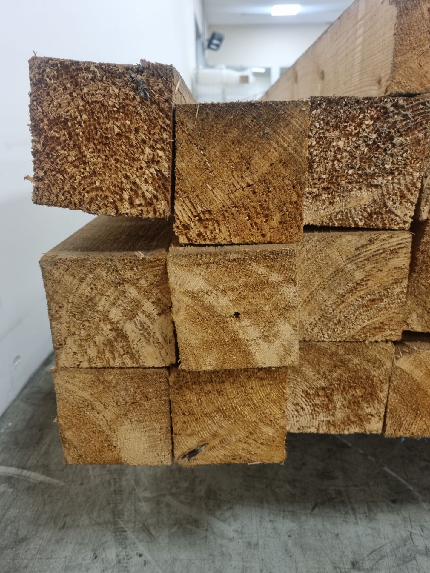 Pallet of 4"x4" (10x10cm) softwood, heat treated and debarked (GBFC-0452 DBHT) L420cm x 43 pcs - Image 5 of 5
