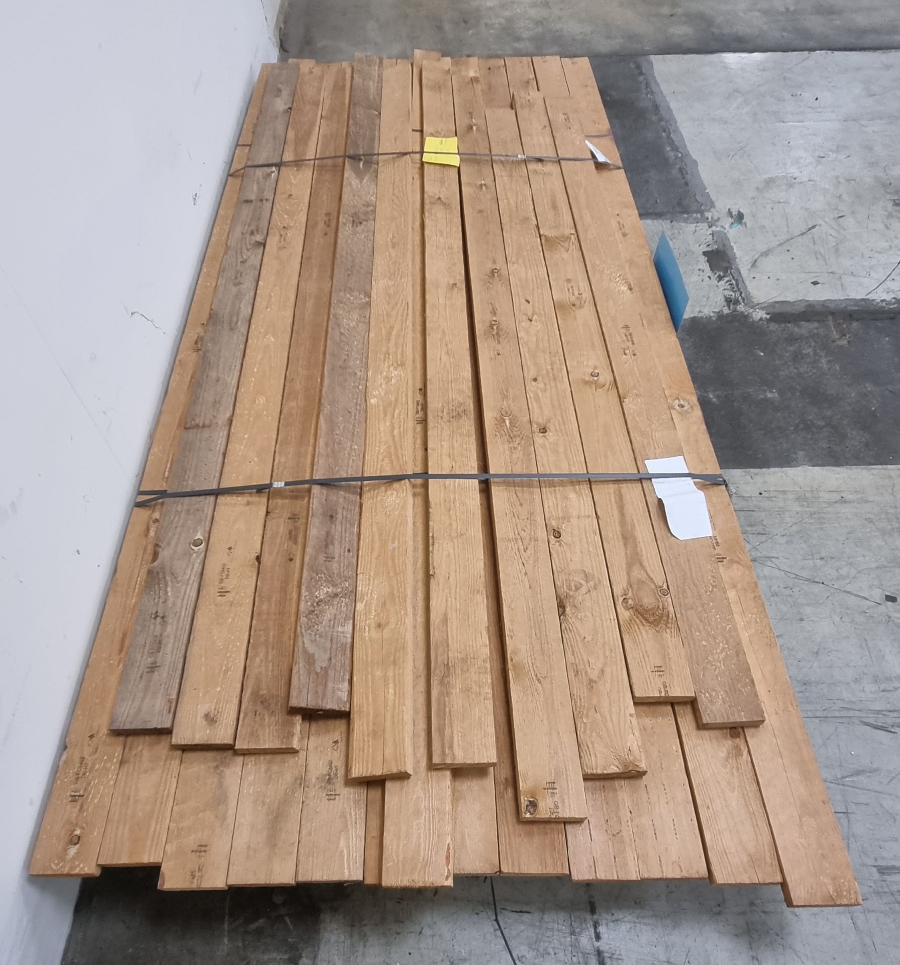 Pallet of 4"x1" softwood various lengths & Pallet of 4"x1" softwood 44pcs - Image 8 of 9