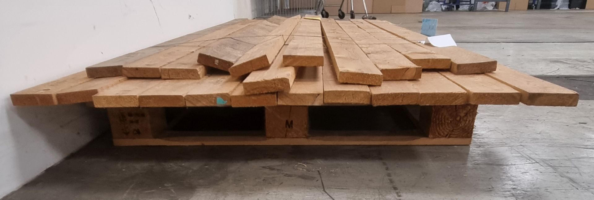 Pallet of 4"x1" softwood various lengths & Pallet of 4"x1" softwood 44pcs - Image 9 of 9