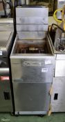 Pitco single tank gas fryer - 40x79x121cm