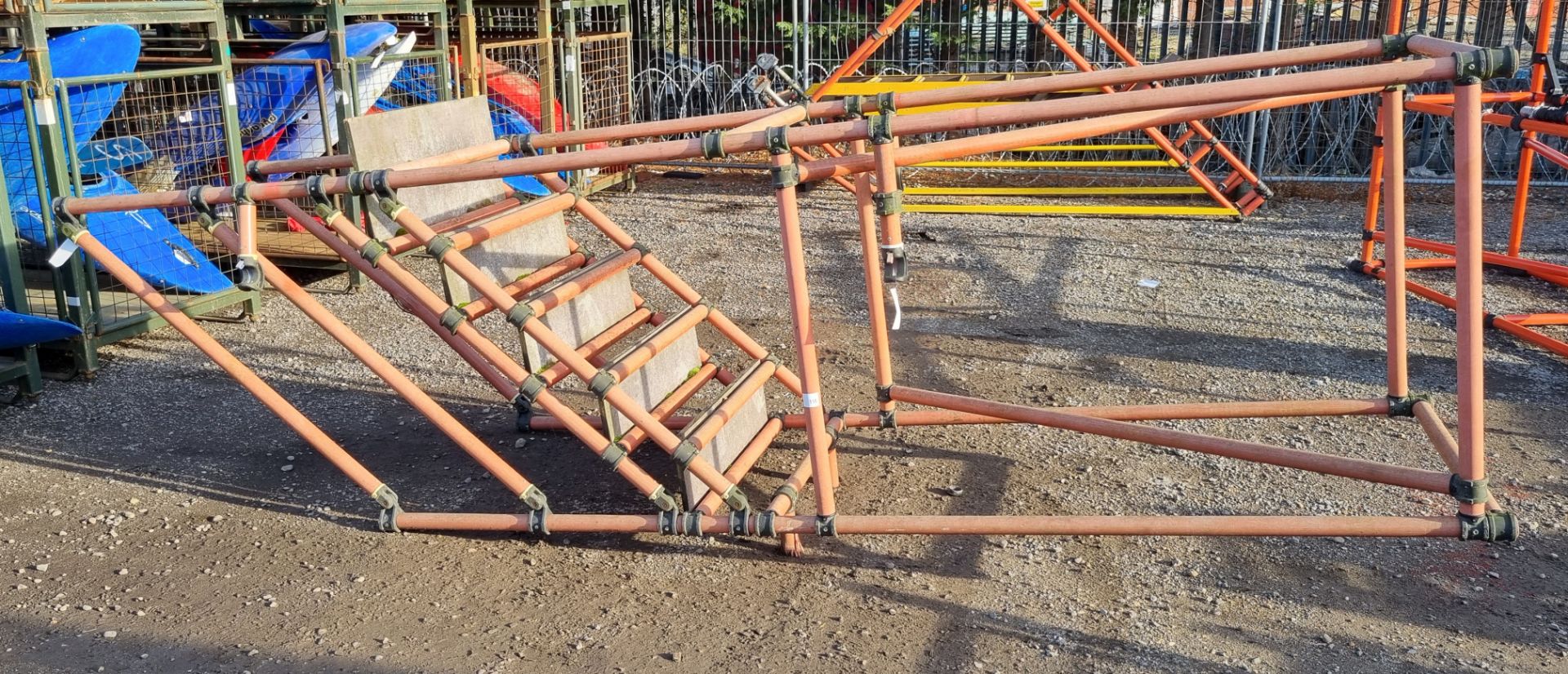 Planet platforms Protec, Tower platform with stairs & clamps - 408 x ...