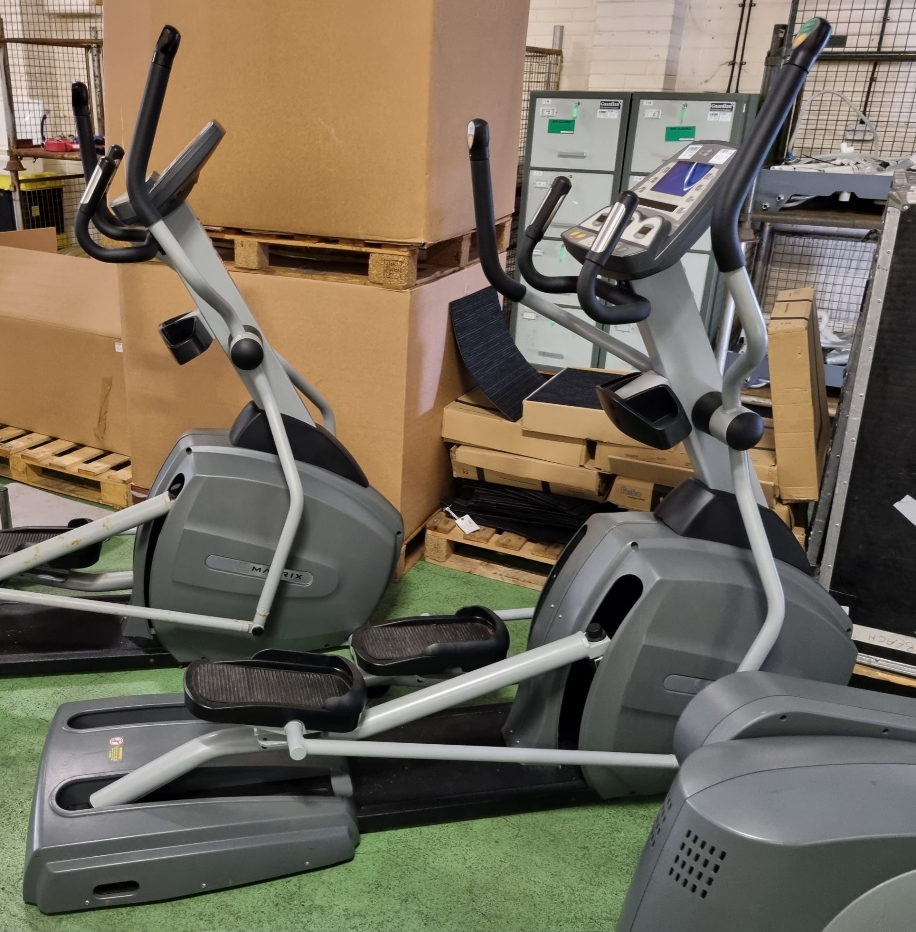 Matrix E1x Elliptical Trainer - 200x75x170cm - max. user weight:182kg - Image 2 of 3