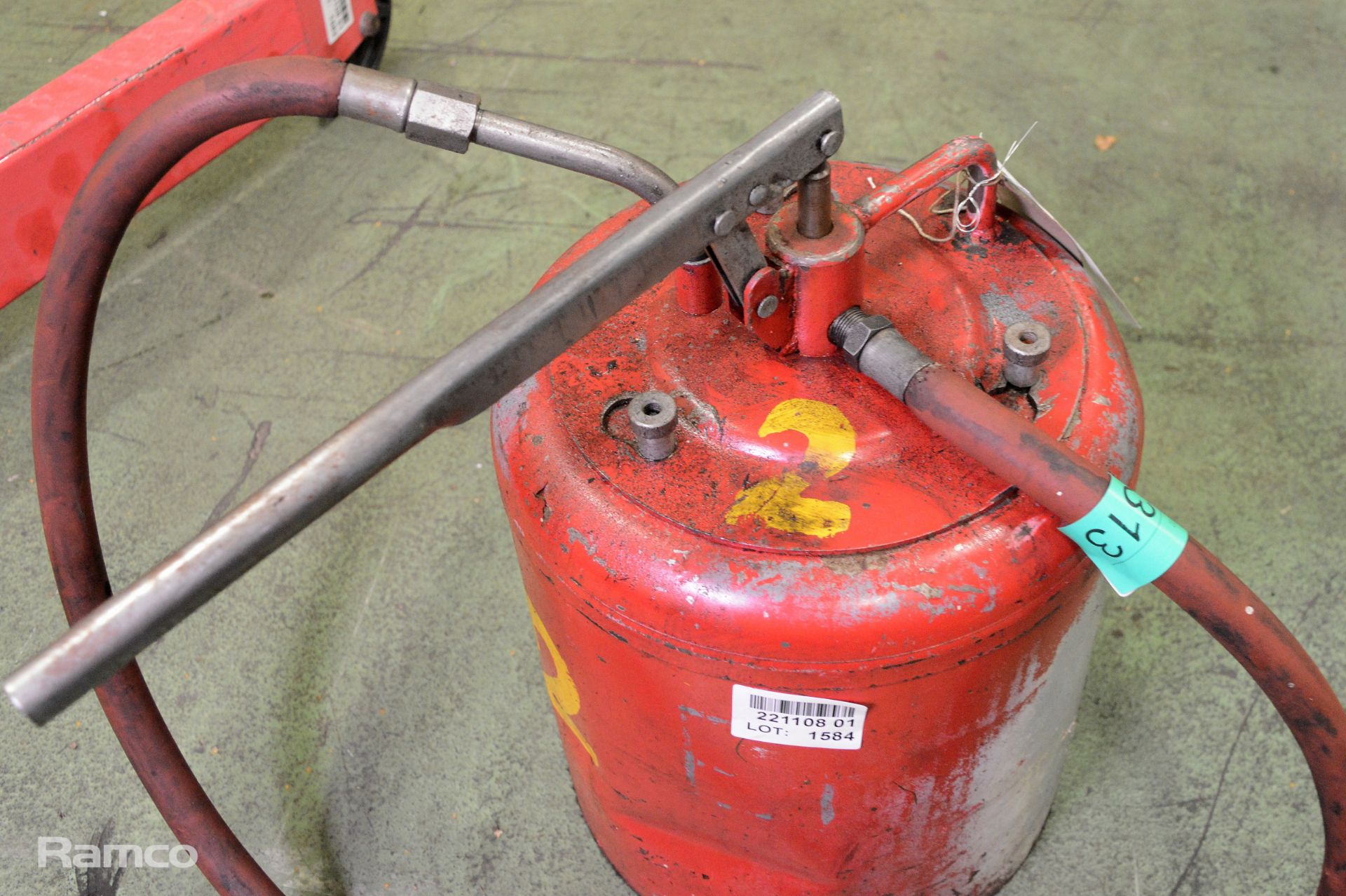Oil pump bucket 40x40x40cm - Image 2 of 2