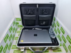 Fujitsu Siemens Esprimo V5515 Laptop & Case