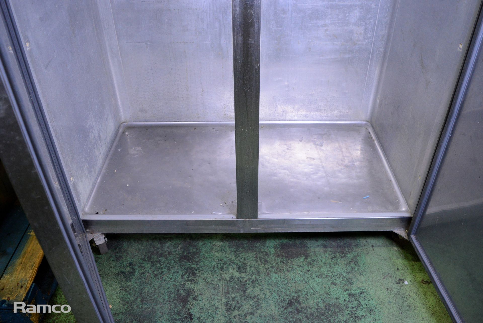 Foster double door fridge - HJ2SA - no shelves - Image 2 of 7