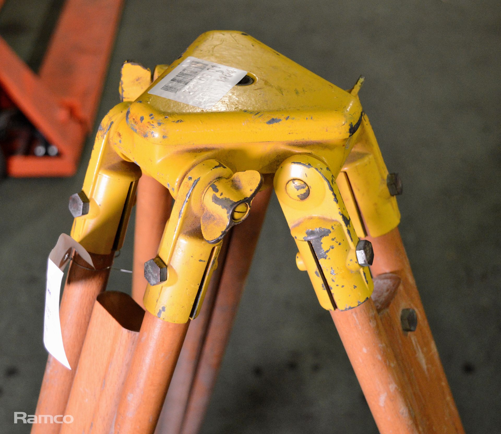 Wooden surveyor tripod stand - 110cm high x 15cm dia - Image 2 of 3