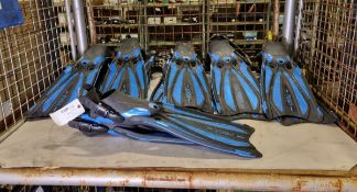 3x Pairs of medium Tusa Solla flippers fishtail blue, 2x Pairs of large / extra large Tusa Solla