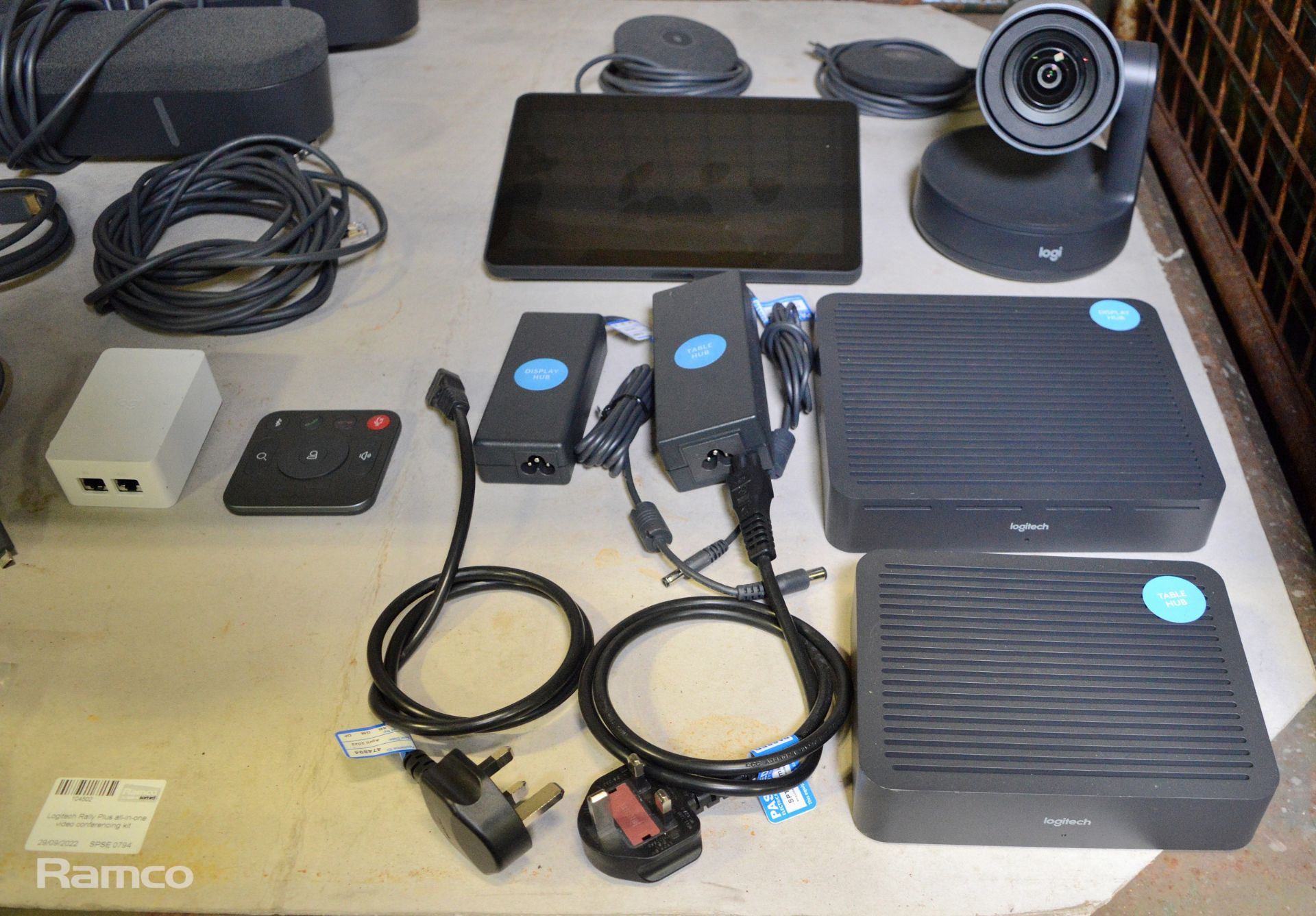Logitech Rally Plus all-in-one video conferencing kit - cables, speakers - Image 5 of 6