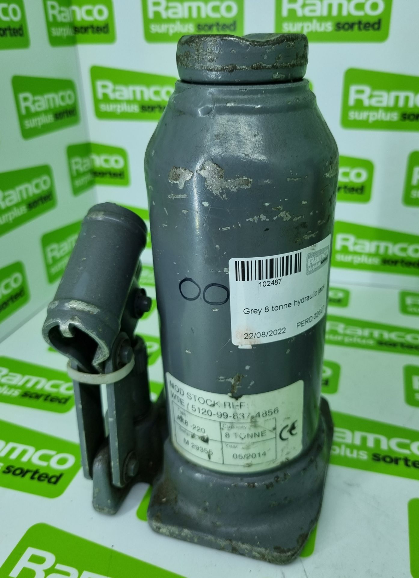 Grey 8 tonne hydraulic jack, Grey 8 tonne hydraulic jack - Image 3 of 3