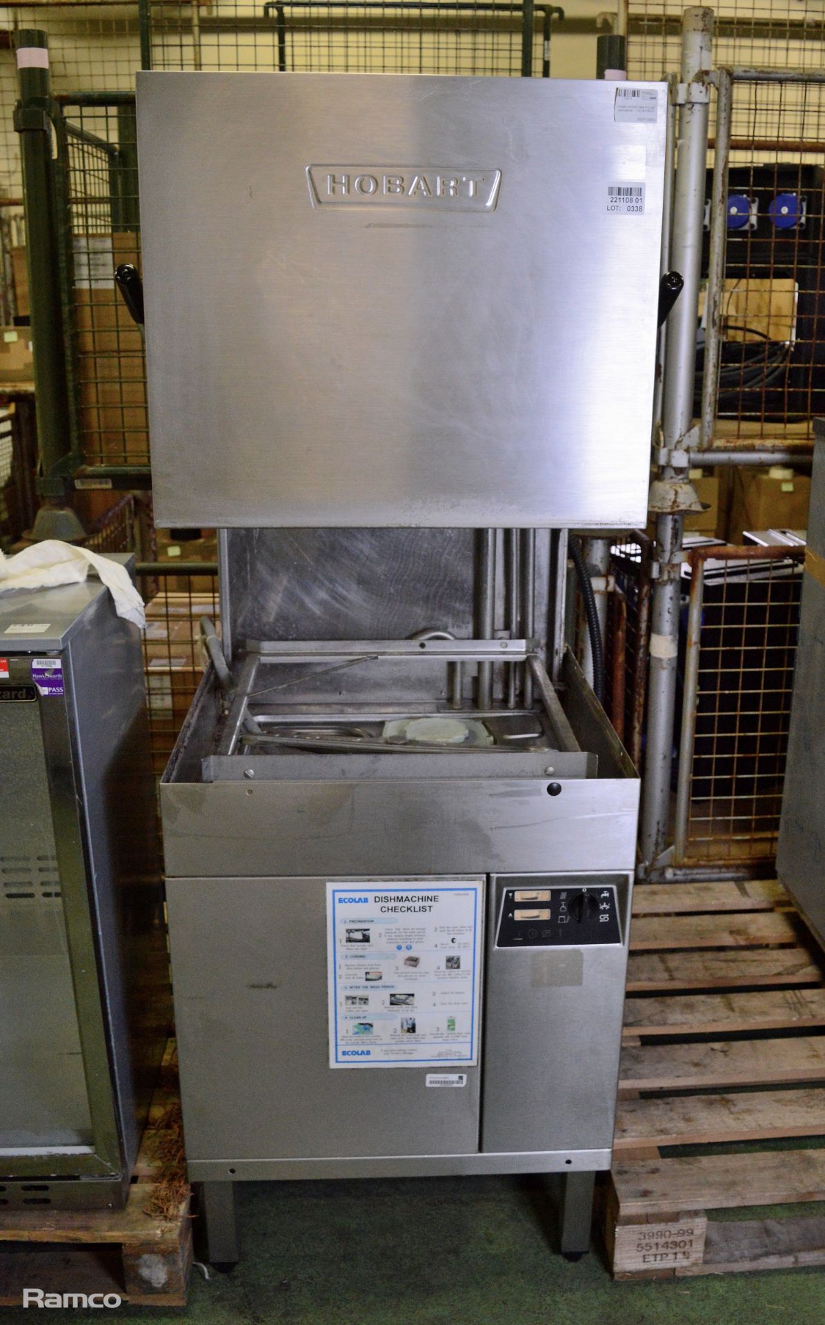 Hobart HX30S pass through dishwasher - 70x73x138cm