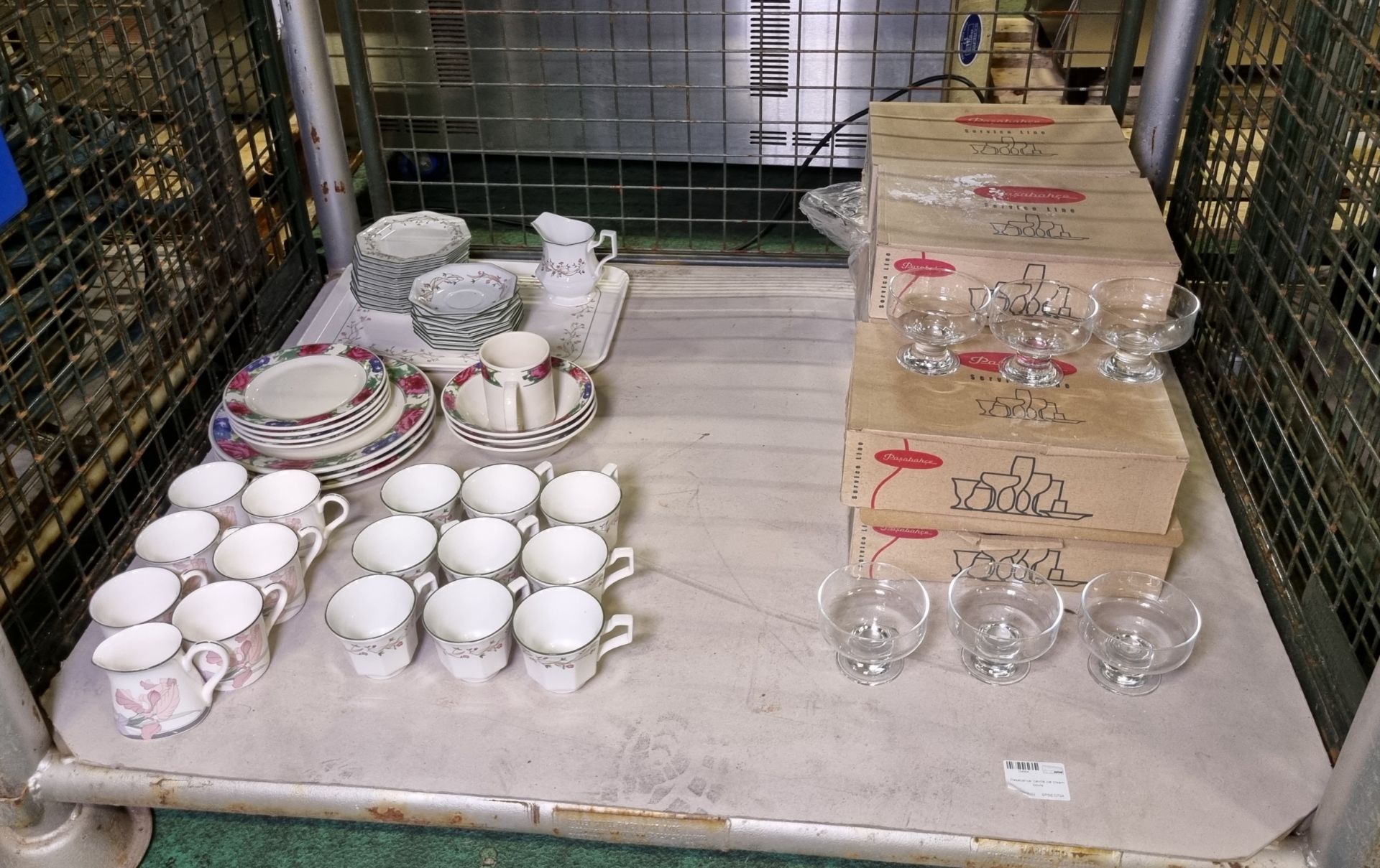Decorative cups, saucers, plates and bowls, Pasabahce Iceville ice cream bowls