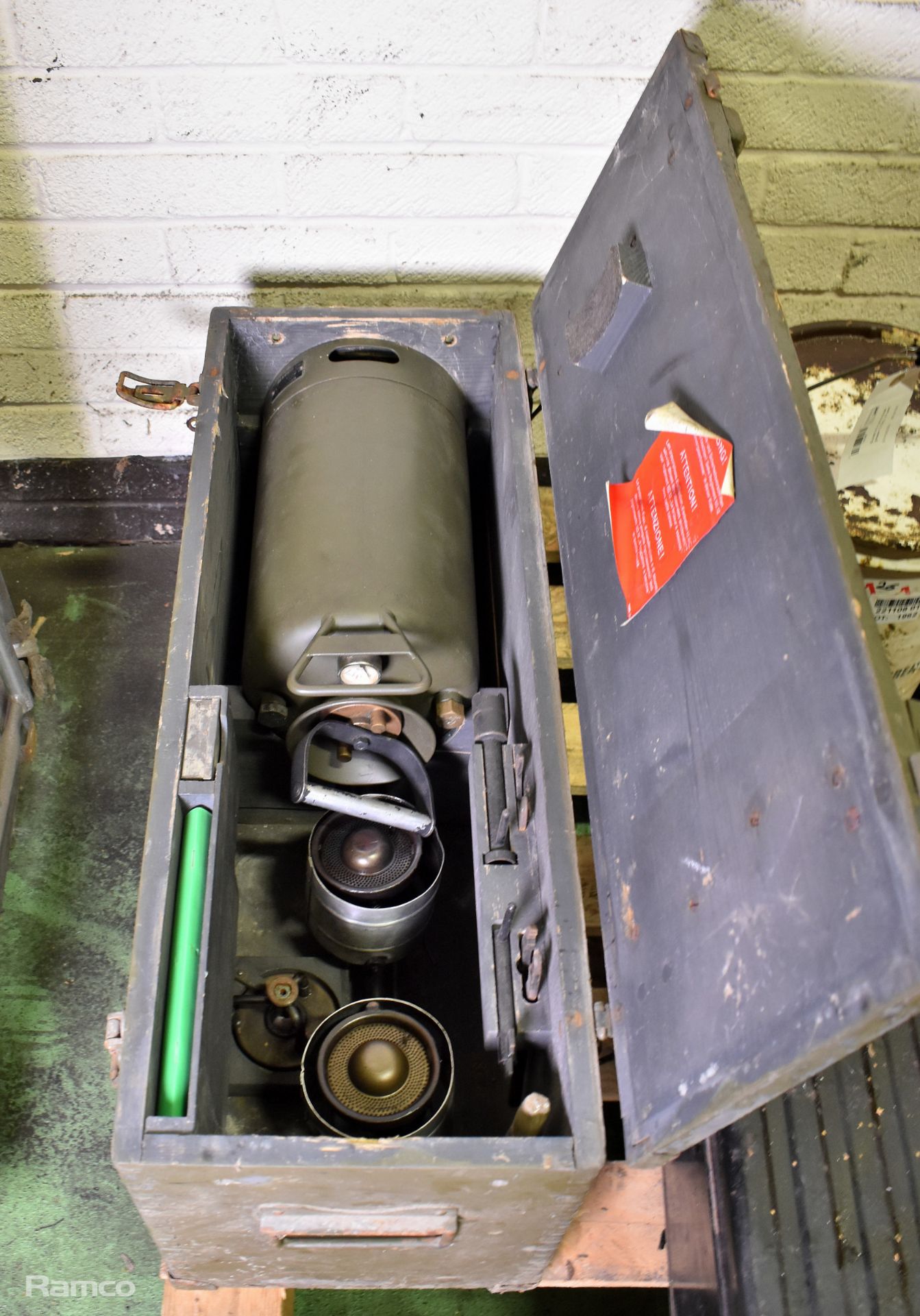 Swiss Army ex-military double burner stove, portable, in crate with accessories - Image 2 of 4
