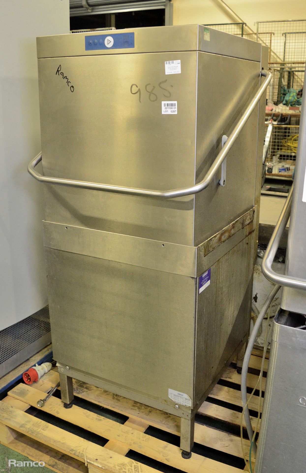 Hobart AMXXRS pass through dishwasher - 77x72x152cm - Image 2 of 5