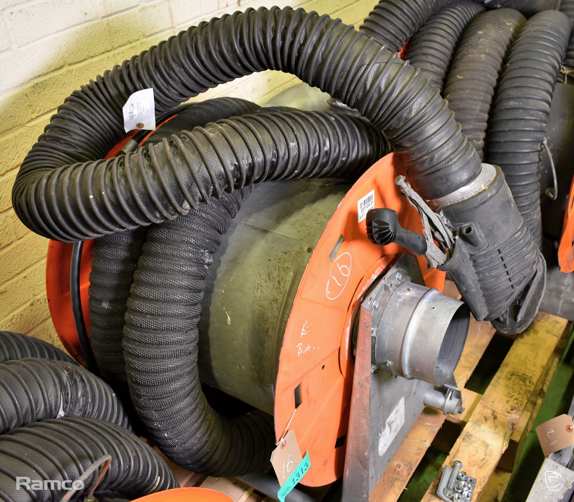 Exhaust fume extraction reel - retractable - approx 10-12m long hose - Image 2 of 4