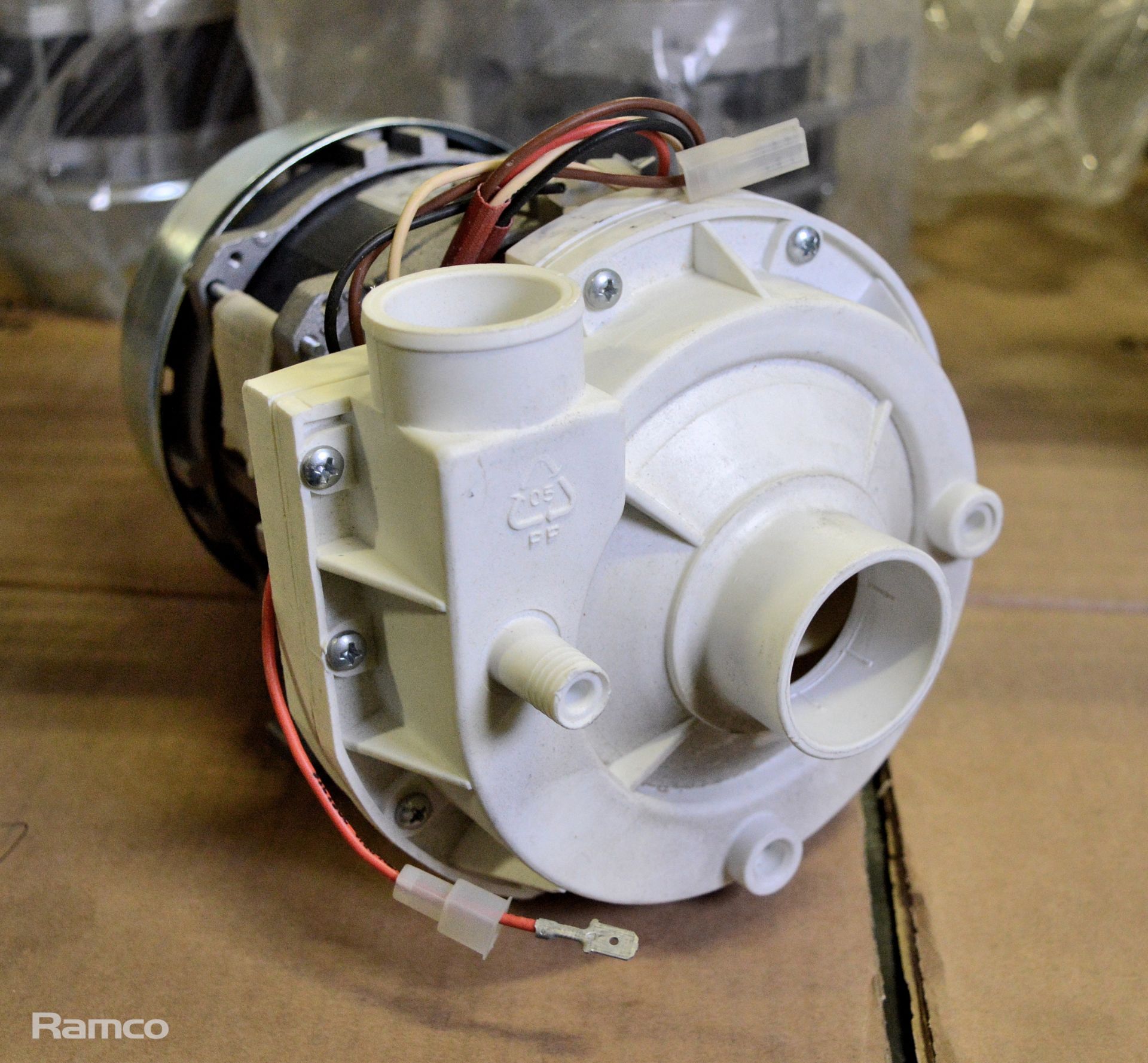 16x R.B.A El pompa monofase ZF340V SX dishwasher pumps 240V 50Hz L25 x W17 x H15cm - Image 4 of 4