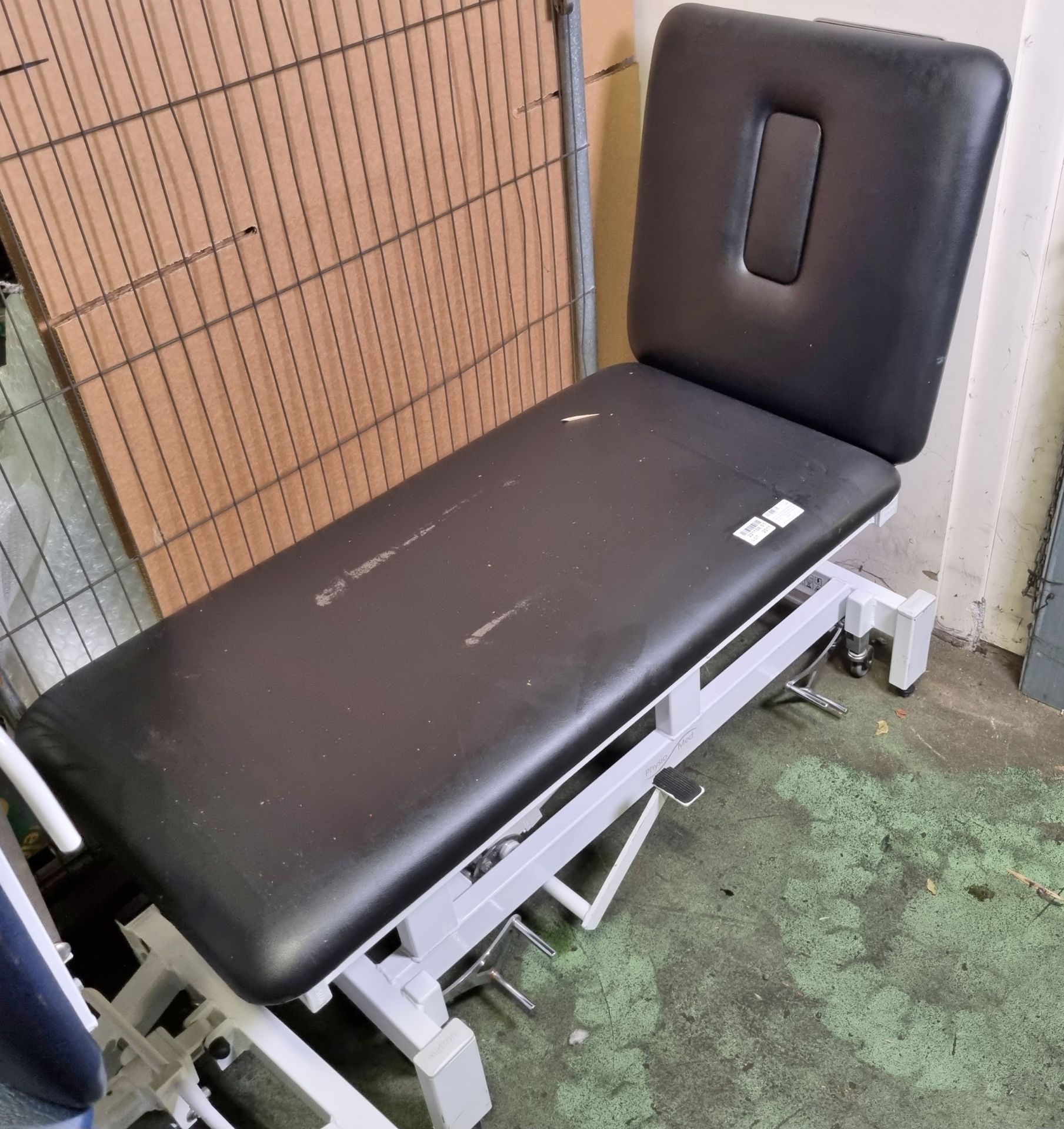Metron Physio Med Massage Table - Height adjustable foot control - L1660mm fully laid down - Image 2 of 2