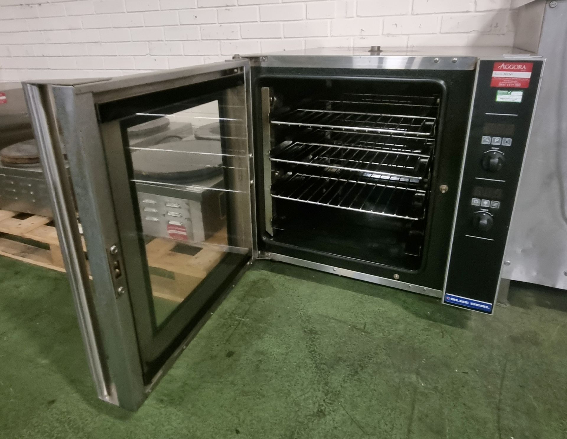 Blue Seal Turbofan E32D4 convection oven 90x74x75cm