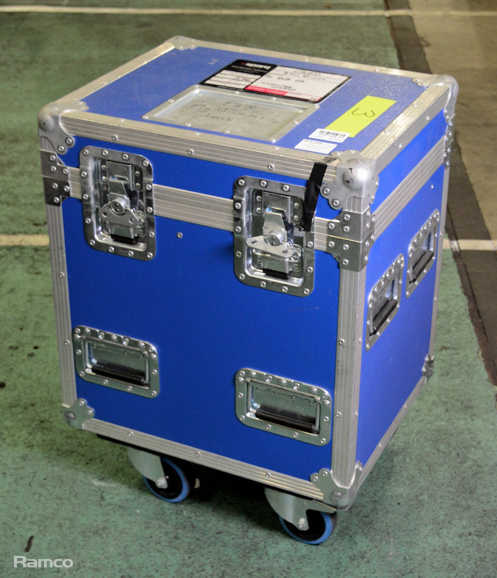 Foam padded flight case with 3 compartments on castors - case dimensions: 54x44x70cm