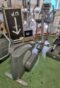 Life Fitness 95xi elliptical cross trainer - 215x70x165cm - max. user weight 160kg